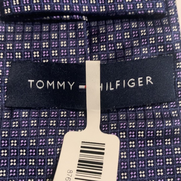 Tommy Hilfiger Navy tie brand new w/ tags - Picture 4 of 5